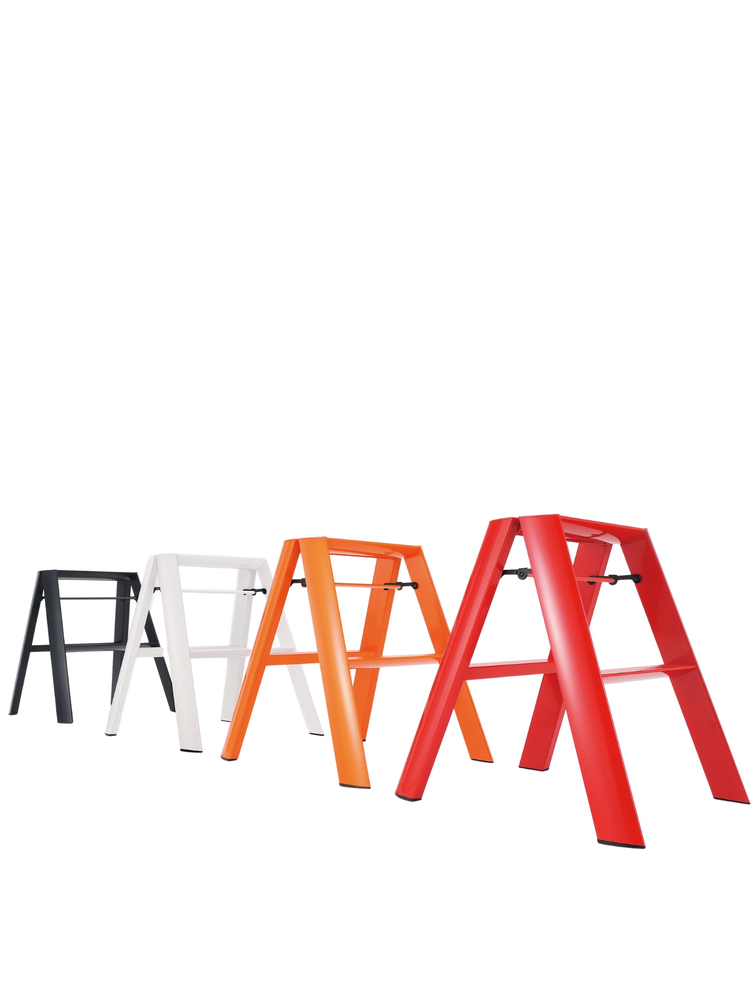 opengevouwen 2 step opstapje in 4 kleuren, zwart, wit, oranje en rood