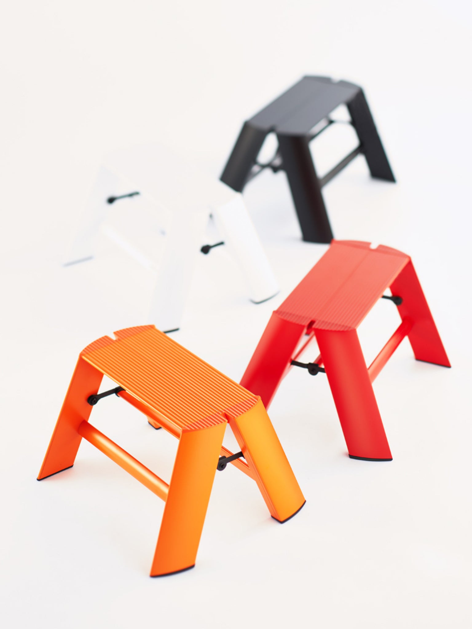 Overzicht van Lucano designladders met de 1 step in 4 verschillende kleuren